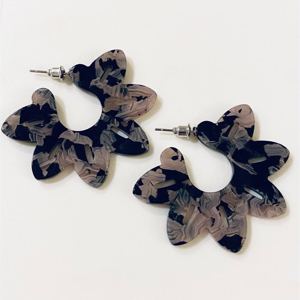 Acrylic Pinking Hoop Earrings